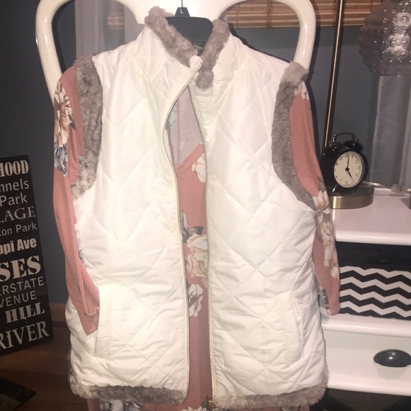 Reversible vest - Picture 3 of 7